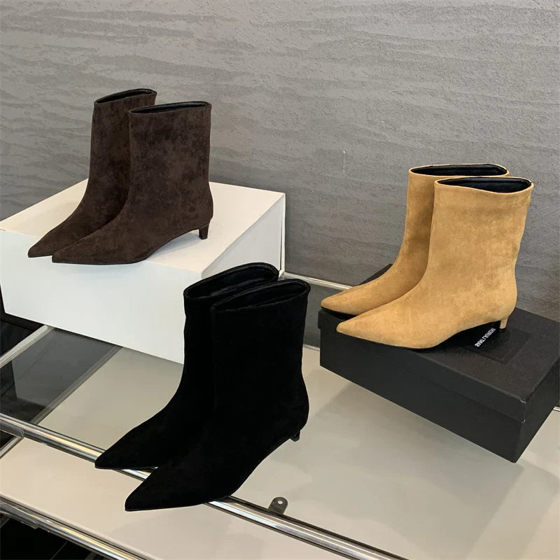 Bota Feminina de Bico Fino Salto Baixo Vintage