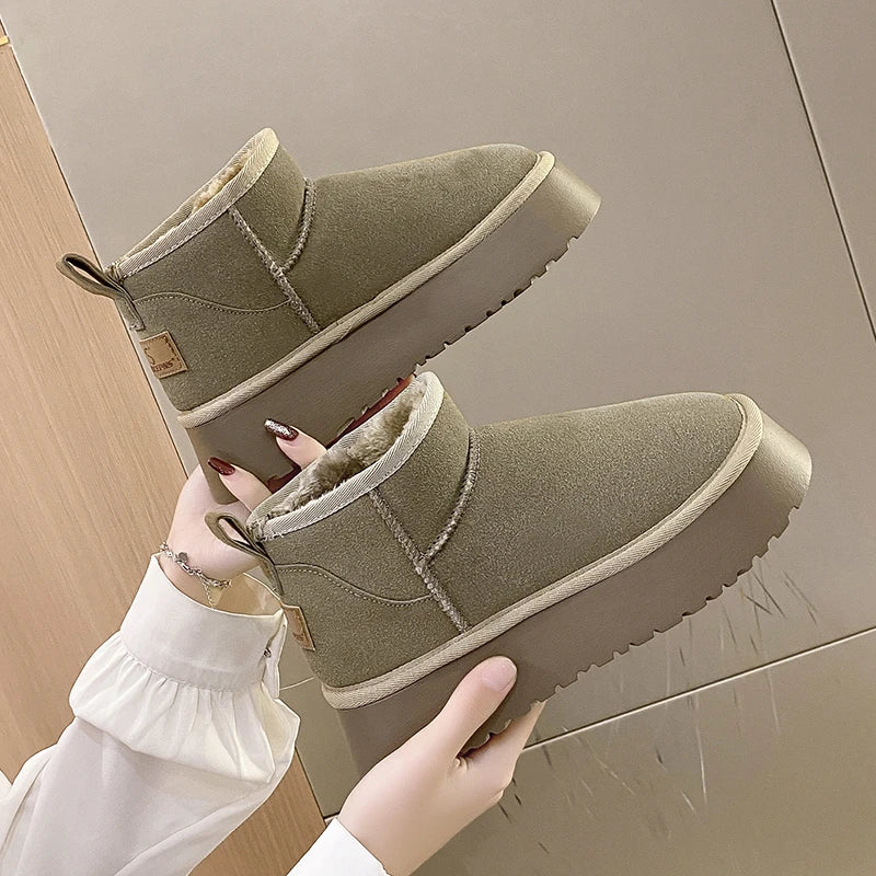 Bota Feminina Curta Acolchoada Plataforma Confortável - (Promoção de Inverno )