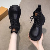 Bota Feminina Cano Curto Solado Grosso Antiderrapante