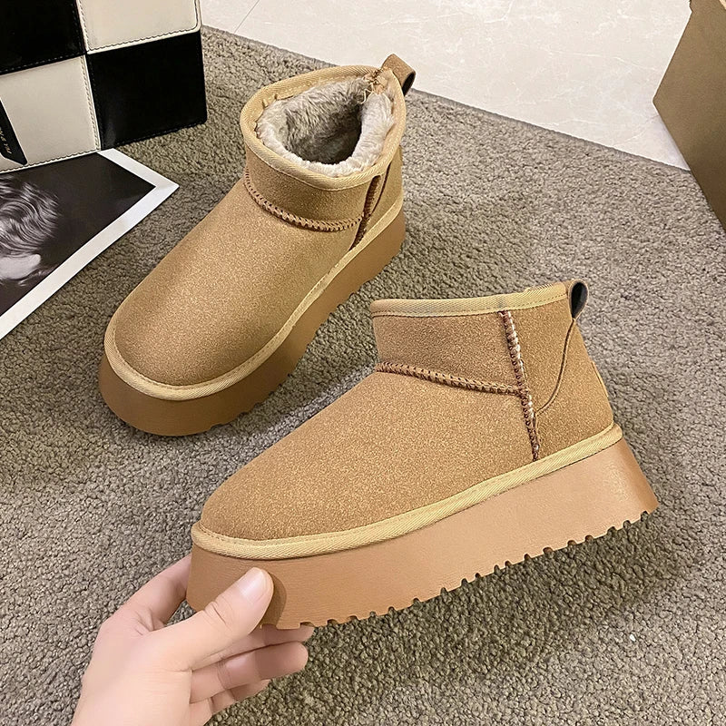Bota Feminina Curta Acolchoada Plataforma Confortável - (Promoção de Inverno )
