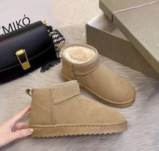 Bota Feminina Curta Acolchoada Plataforma Confortável - (Promoção de Inverno )