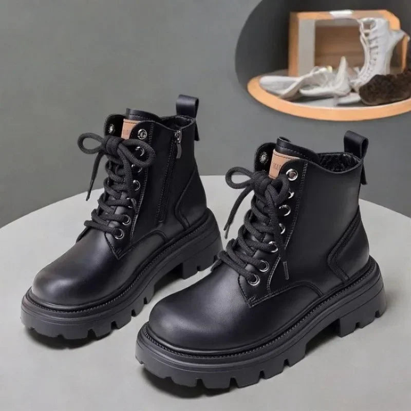 Bota Feminina Cano Curto Solado Grosso Antiderrapante