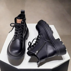 Bota Feminina Cano Curto Solado Grosso Antiderrapante